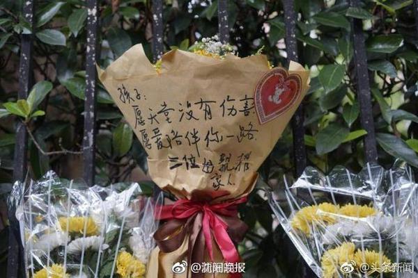 甲亢哥评完美球员：左脚故意不选梅西而选亚马尔 8个问题4次答C罗